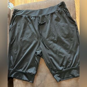 Emery Rose Lightweight Bermuda Shorts Size 3XL